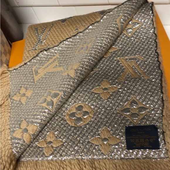 Louis Vuitton Tan and Gray Scarf - Picture 3 of 4